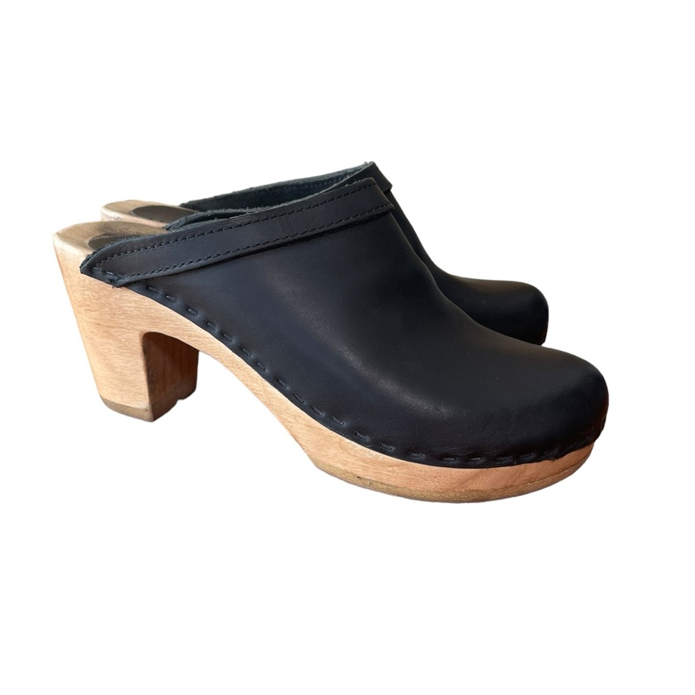 No. 6 clogs size 38